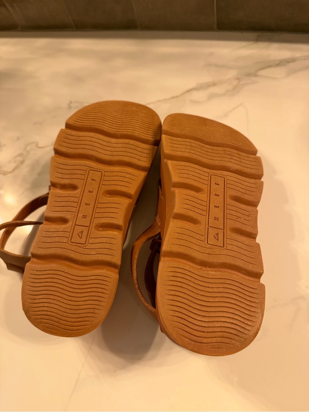 Reef Vista Luxe Sierra Women's Leather Brown Sandals, sz 7 W, worn once. - Picture 4 of 5